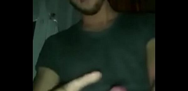  amigo hetero batendo punheta - VIDEOSDOTADOS.COM